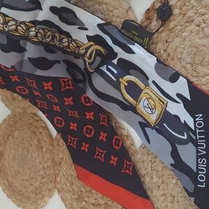BRAND NEW Authentic Louis Vuitton Twilly Scarf
